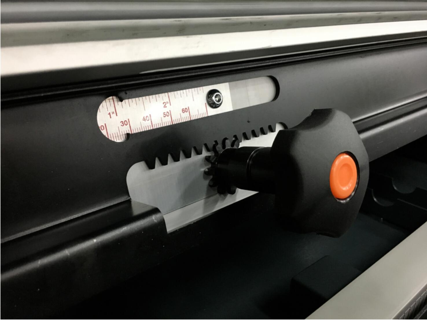 刀塔机主动送料机1